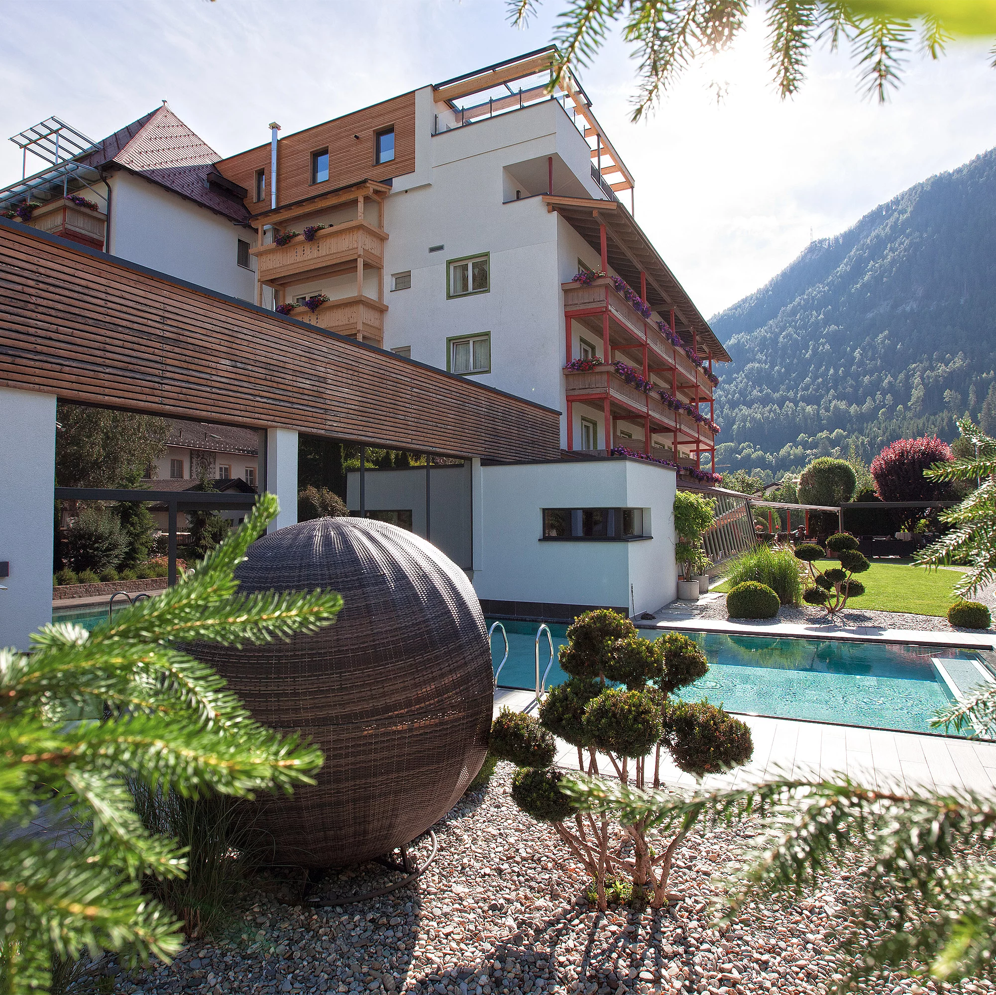 Hotel mit Pool im Truyenhof in Tirol