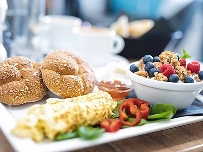 1277144841 gesund Frühstücken im Restaurant in Ried im Oberinntal im Hotel Truyenhof