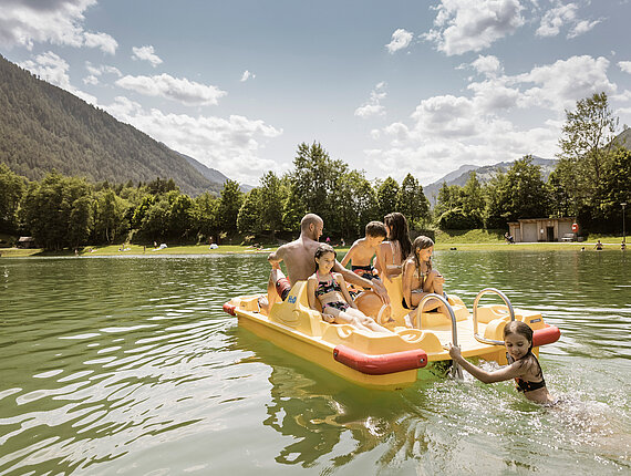 Familienurlaub im Badesee in Ried im Tiroler Oberland