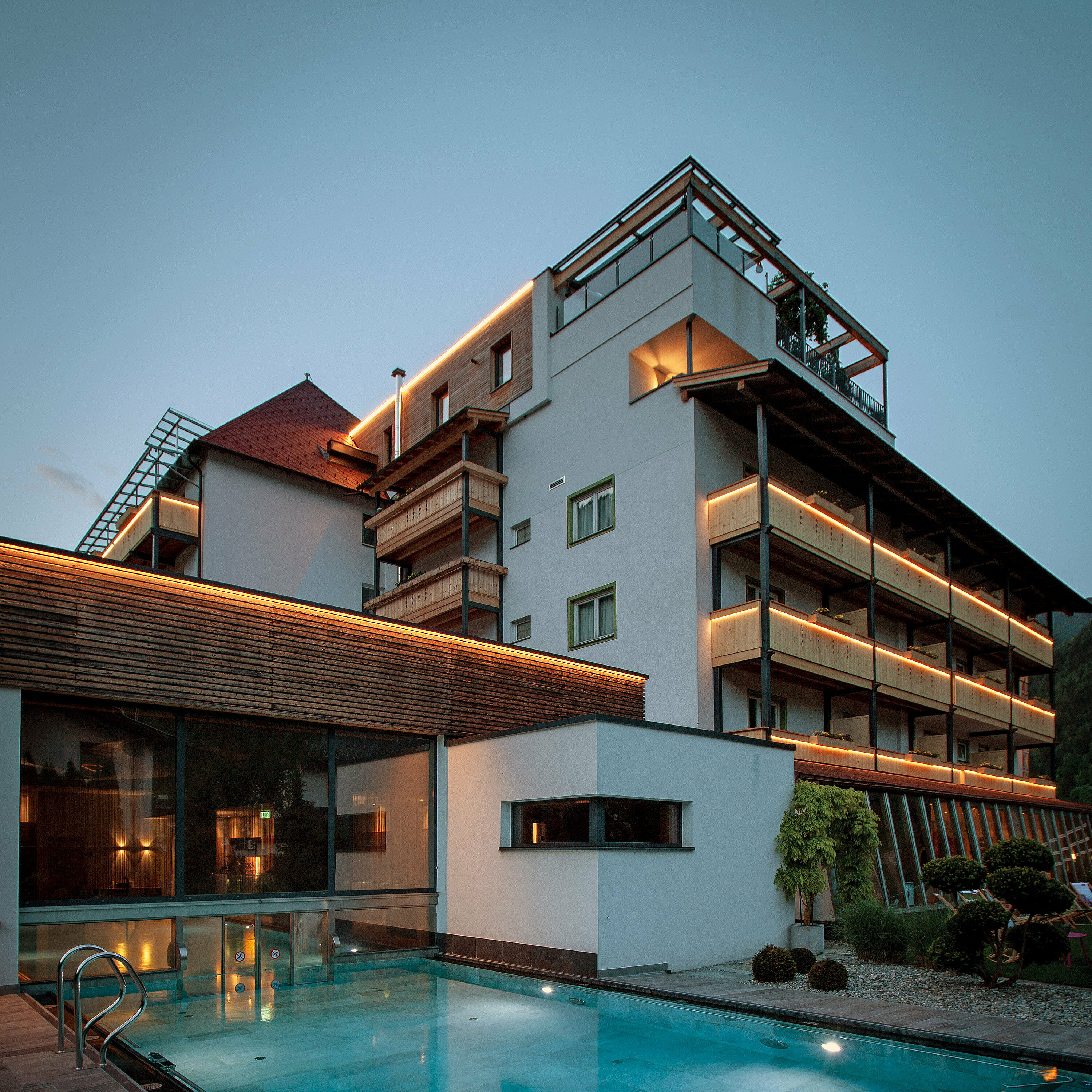 Outdoor Pool im Hotel Truyenhof in Tirol