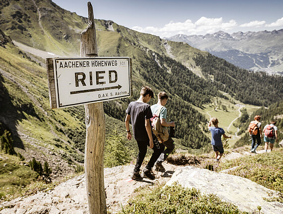 Wandern im Familienurlaub im Tiroler Oberland