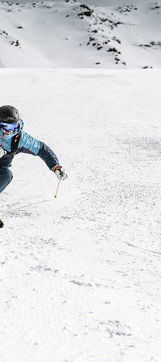 Skifahren im Tiroler Oberland im Winter